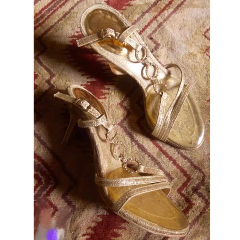 Золотые босоножки-слингбэки на – обзор и цена Sandal Strappy Heeled
